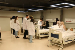 درمانگاه دانشگاه ایستینیه