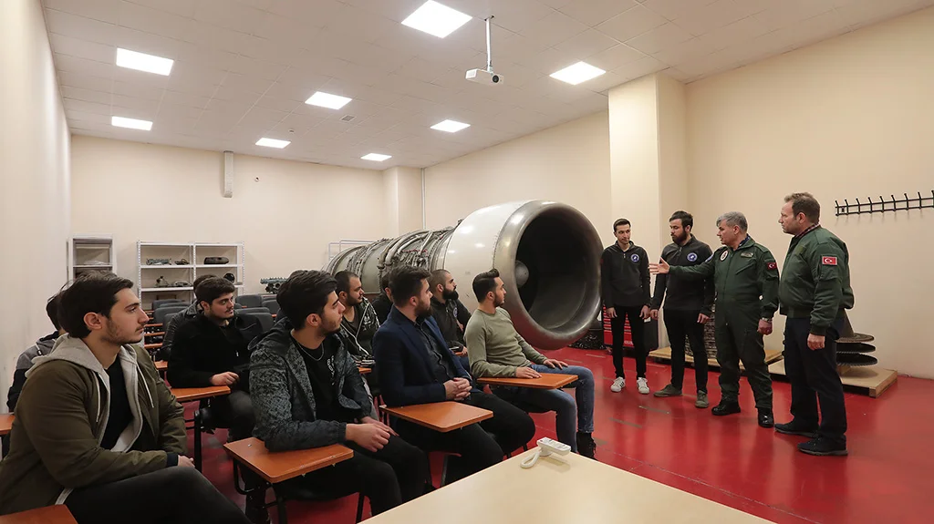 خلبانی دانشگاه گلیشیم